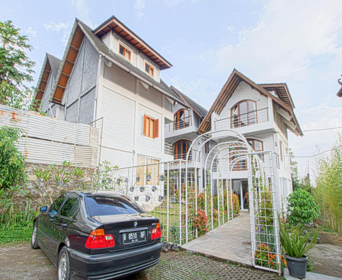 D'Journey Hotel Лембанг Екстериор снимка
